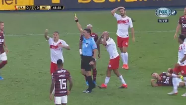 Paolo Guerrero fue amonestado en el Flamengo vs. Inter a los 47&#39; | Foto: Captura Fox Sports.