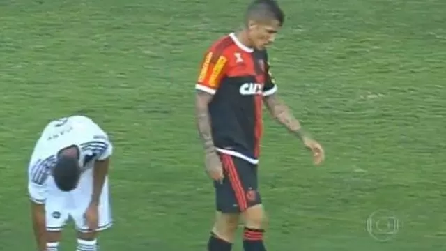 Paolo Guerrero estuvo cerca de anotar pero el palo le dijo que no