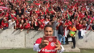 Paolo Guerrero en su presentaci&amp;oacute;n en Inter de Porto Alegre. | Foto: Internacional