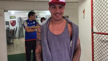 Paolo Guerrero luci&amp;oacute; la nueva gorra del Flamengo.