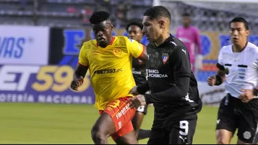 Paolo Guerrero fue titular en LDU frente a Aucas. | Foto: LDU de Quito.