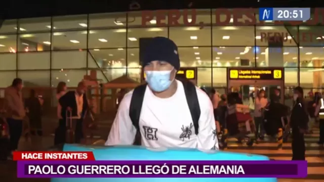 Paolo Guerrero llegó al Perú tras recibir tratamiento en su rodilla en Alemania