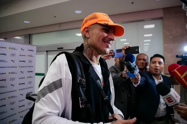 Paolo Guerrero en su primer encuentro con la prensa en Quito. | Foto: LDU