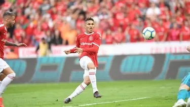 Paolo Guerrero celebr&amp;oacute; su gol 100 en Brasil. | Foto: Internacional.