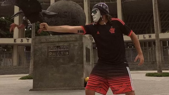 Paolo Guerrero lució la nueva camiseta que usará Flamengo esta campaña-foto-2