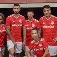 Paolo Guerrero luce la nueva camiseta del Inter de Porto Alegre