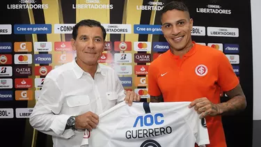 Gustavo Zevallos junto a Paolo Guerrero. | Foto: Alianza Lima