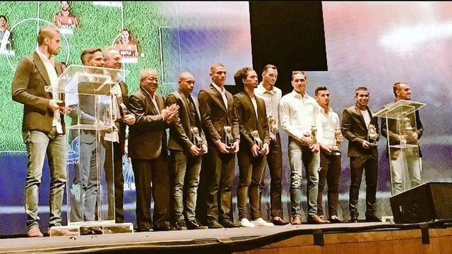 Paolo Guerrero y Miguel Trauco integran el once ideal del Torneo Carioca-foto-4