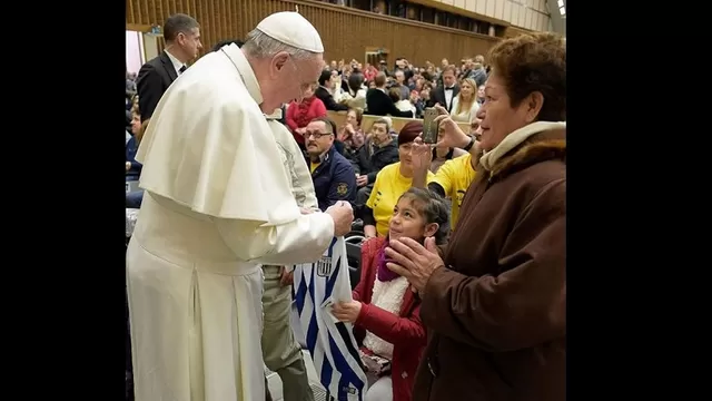 Alianza Lima: Papa Francisco recibió una camiseta blanquiazul