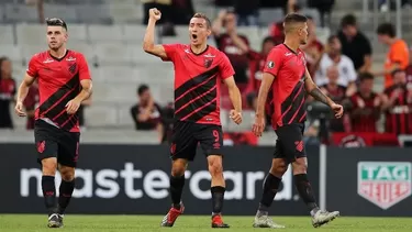 Paranaense goleó 4-0 a Wilstermann y es segundo en Grupo G de Libertadores | Foto: AFP.