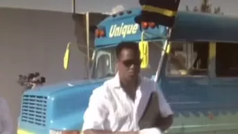 Patrick Kluivert viaja en este bus con la selección de Curazao