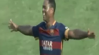 Patrick Kluivert y un golazo de parte externa con Leyendas del Barcelona