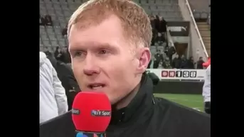 Paul Scholes recibió pelotazo en transmisión en vivo de la TV inglesa