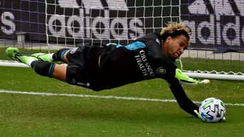 Pedro Gallese evitó gol de Galaxy tras derechazo de Chicharito Hernández