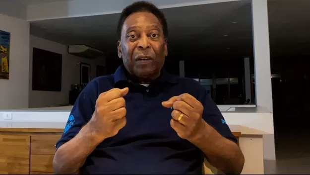 Pelé hospitalizado para regular su tratamiento contra el cáncer, informó una de sus hijas