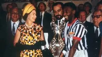 Pelé publica emotivo mensaje al recordar a la reina Isabel II