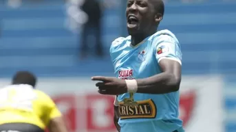 Peñarol está interesado en fichar a Luis Advíncula