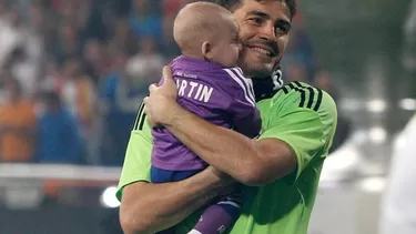 Pidieron a Iker Casillas que tirara a su hijo al agua y respondió enfurecido