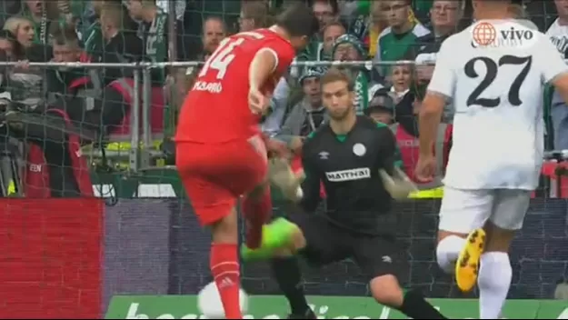 Pizarro anotó un doblete con el Bayern Múnich en su partido de despedida