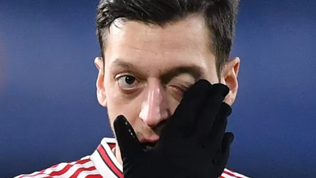 Mesut Özil, mediocampista alemán de 32 años. | Foto: AFP