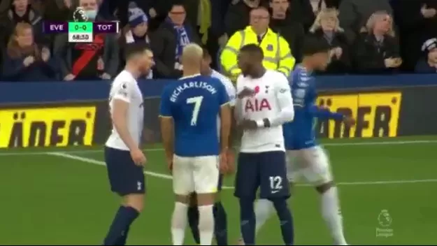 Premier League: 'Cuti' Romero y un picante cruce con Richarlison en Goodison Park
