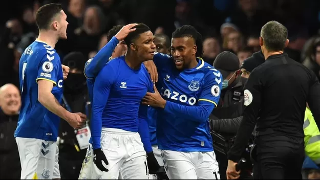 Premier League: Everton remonta ante Arsenal con golazo agónico desde fuera del área