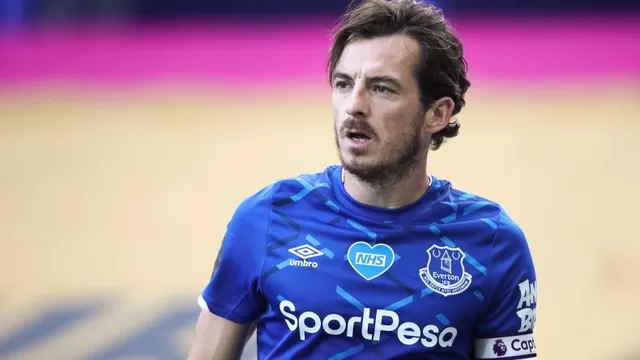 Leighton Baines colgó los chimpunes a los 35 años. | Foto: AFP/Video: @Everton