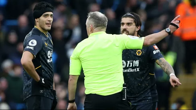 Premier League: Raúl Jiménez y la expulsión más insólita de la temporada