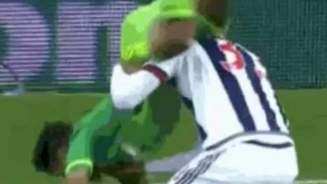 Salomón Rondón y su acrobacia para impedir que rival sufra terrible caída