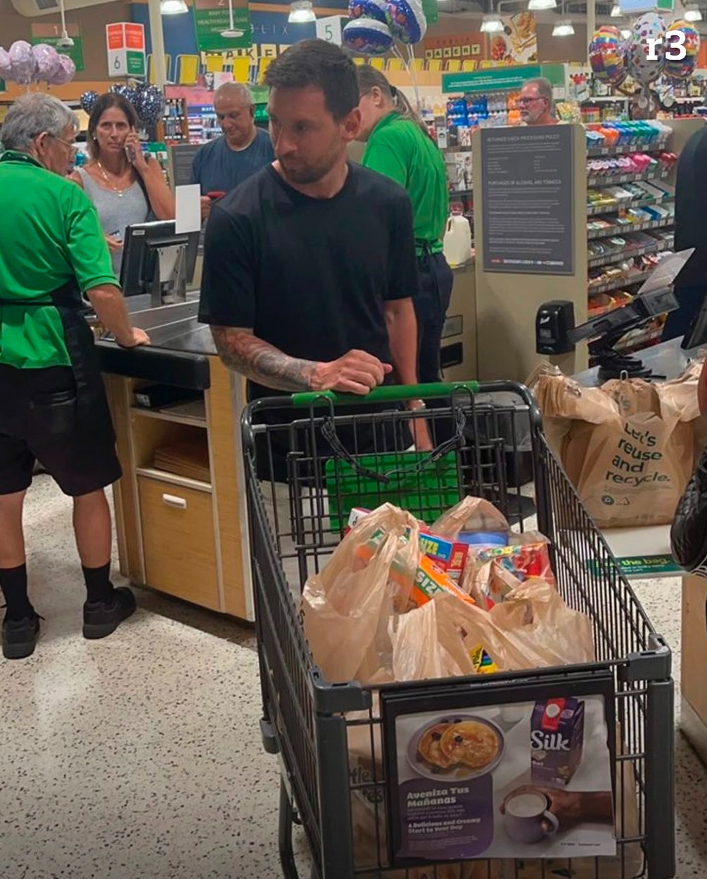 Lionel Messi captado en supermercado