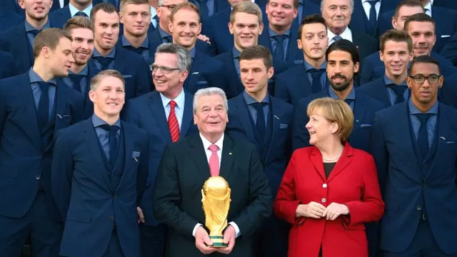 Presidente alemán entregó galardón a selección campeona en Brasil 2014-foto-1