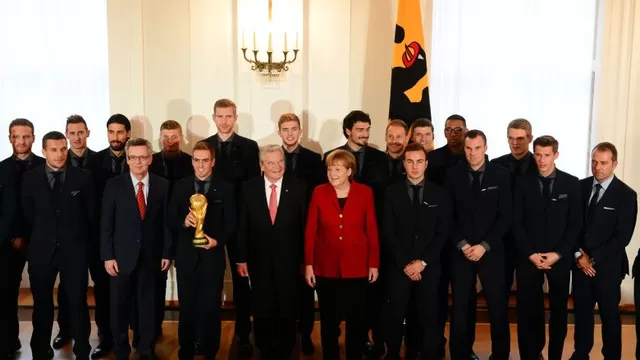 Presidente alemán entregó galardón a selección campeona en Brasil 2014-foto-2