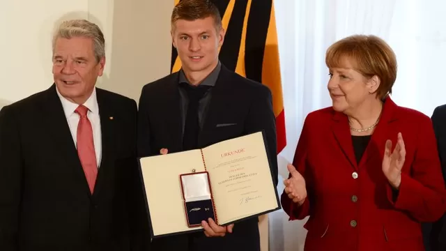Presidente alemán entregó galardón a selección campeona en Brasil 2014-foto-5