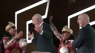 Presidente de la FIFA le hizo un homenaje a hincha peruano previo al sorteo del Mundial 2026 / AD