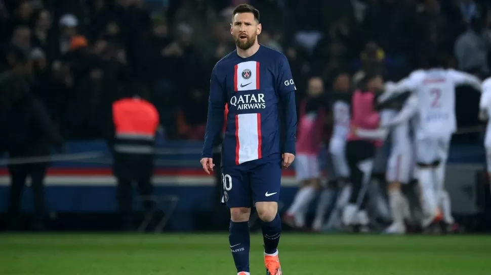El conjunto parisino viene atravesando momentos críticos tras su eliminación de la UEFA Champions League. En la previa del compromiso, Messi fue pifiado. | Foto: AFP