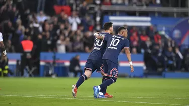 Neymar celebra su tanto junto a Leo Messi. | Foto: PSG