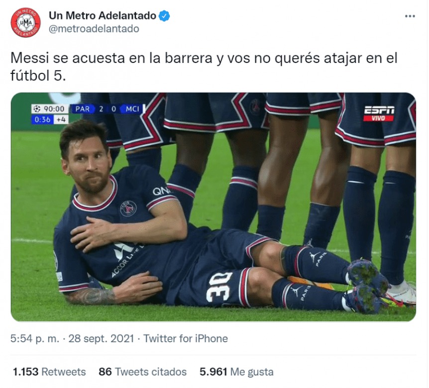 Messi protagonizó memes tras acostarse en la barrera.