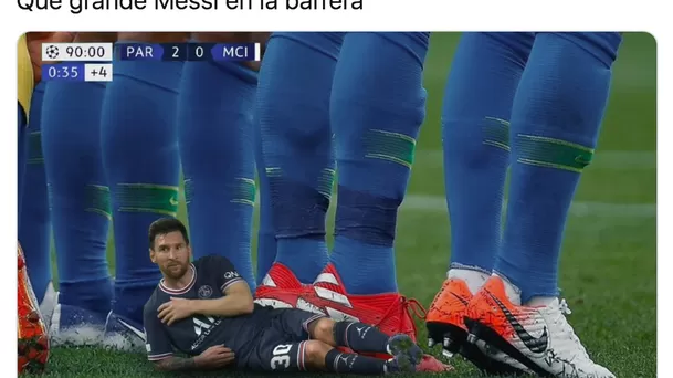 Messi protagonizó memes tras acostarse en la barrera.