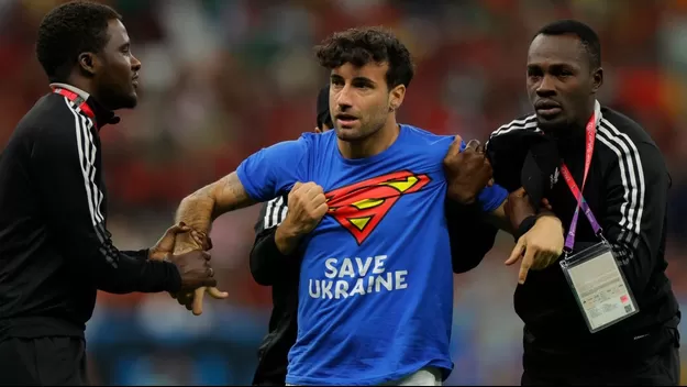 Qatar 2022: Liberan sin consecuencias a futbolista que irrumpió en el Portugal-Uruguay