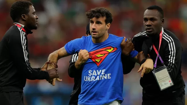 Qatar 2022: Liberan &quot;sin consecuencias&quot; a futbolista que irrumpió en el Portugal-Uruguay