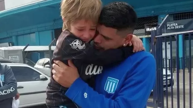 Racing: Gustavo Bou consoló a niño que lloró por su posible venta