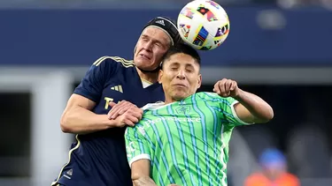 Raúl Ruidiaz tuvo que ser sustituido en el encuentro entre el Seattle y el Vancouver Whitecaps  / Foto: AFP