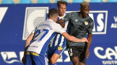 Luis Advíncula solo jugó el primer tiempo. | Foto: @RayoVallecano