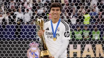 El delantero de 22 años deja España ante la imposibilidad de jugar en el equipo de José Mourinho y ficha por un equipo que buscará regresar a Europa. | Foto: Real Madrid