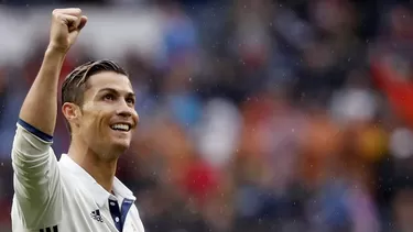 El portugués pidió el aliento de la hinchada tras su gol. El portugués pidió el aliento de la hinchada tras su gol.