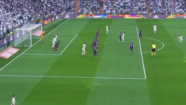 El &amp;aacute;rbitro recurri&amp;oacute; al VAR en el gol de Luka Modric. | Foto: Captura de video.