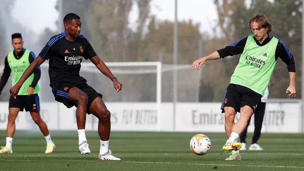Real Madrid inicia la preparación del clásico con Hazard y sin Benzema
