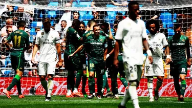 Real Madrid se despidi&amp;oacute; con una derrota en el Bernab&amp;eacute;u. | Foto: AFP