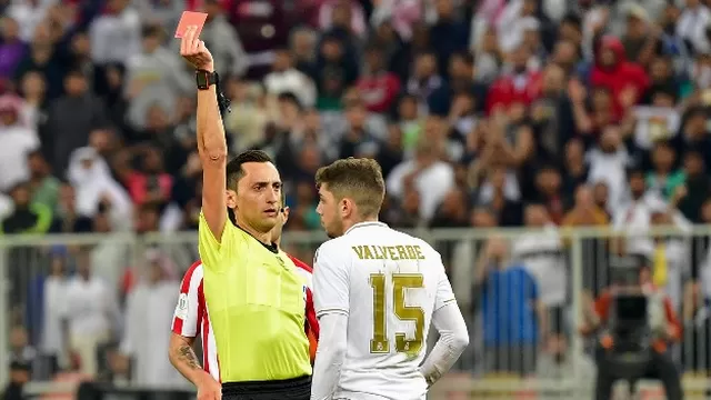 Valverde fue elegido el mejor del partido, pero vio la tarjeta roja | Foto: AFP