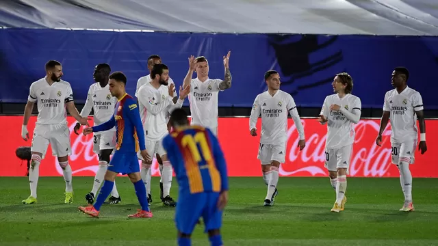 Real Madrid venció 2-1 al Barcelona en un clásico infartante y tomó la punta de LaLiga